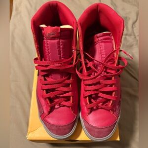 NIKE BLAZER MID '77 VNTG VINTAGE GYM RED "LAYERS OF LOVE"